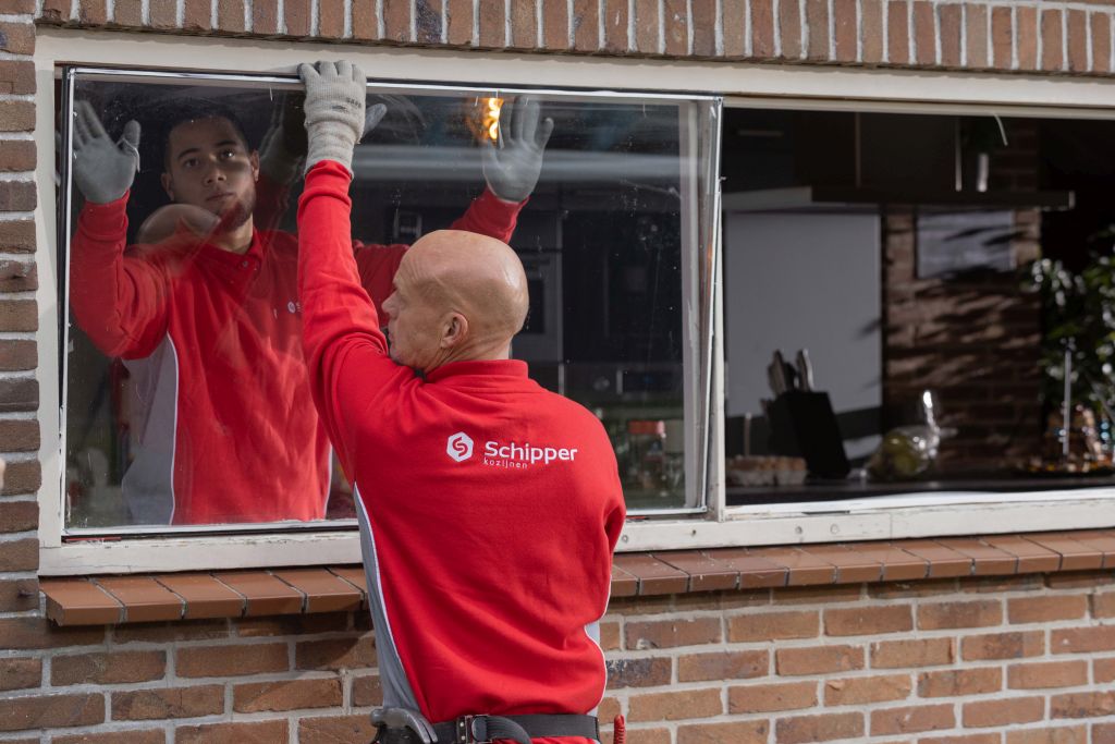 monteur Schipper Kozijnen aan het werk